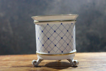 Load image into Gallery viewer, Lynton Porcelain Pot
