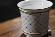 Load image into Gallery viewer, Lynton Porcelain Pot
