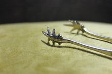 Load image into Gallery viewer, Silver Plated Vintage Claw Feet Hallmarked Sugar Tongs by Robert Pringle
