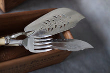 Load image into Gallery viewer, Vintage Silver Large Pierced Fish Slice with Pretty Blade
