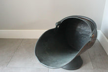 Load image into Gallery viewer, Vintage Copper Coal Scuttle / Log Holder
